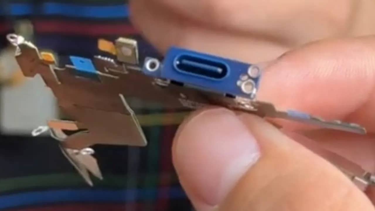 رنگ‌های احتمالی آیفون 17 پرو در تصاویر لو رفته قطعات جدید