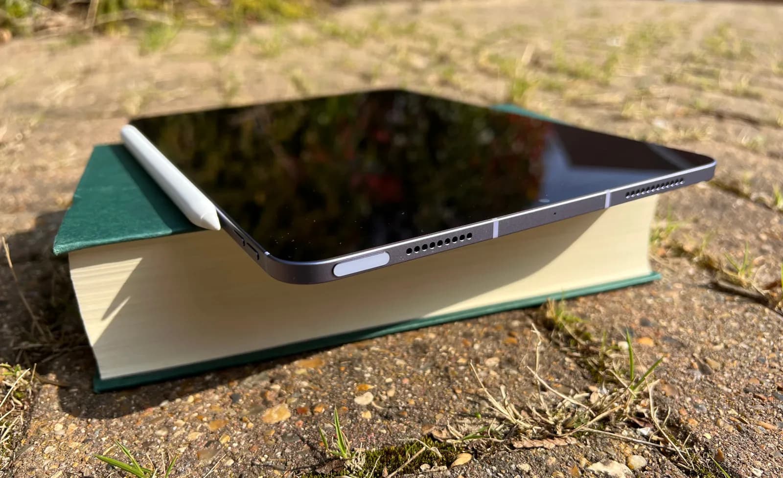 iPad Air (2022) نسخه بررسی: حسگر اثرانگشت Touch ID