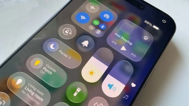 راهنمای جامع کنترل سنتر iOS 26: دسترسی سریع به بهترین امکانات آیفون