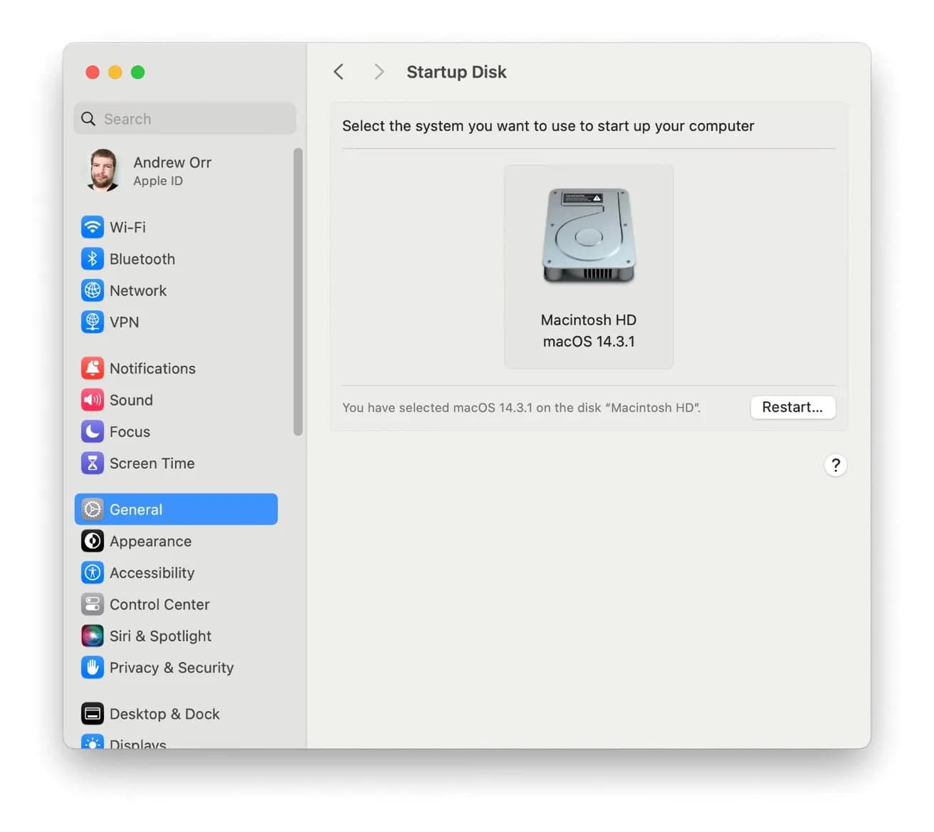 پنجره Startup Disk در مک با انتخاب macOS و دکمه Restart