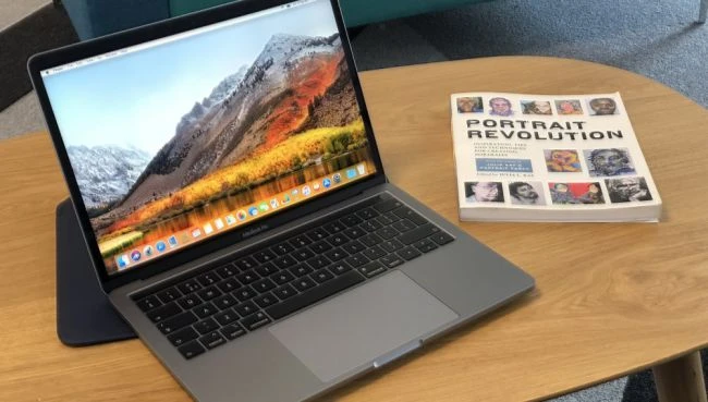 mac book pro with touch bar 2018